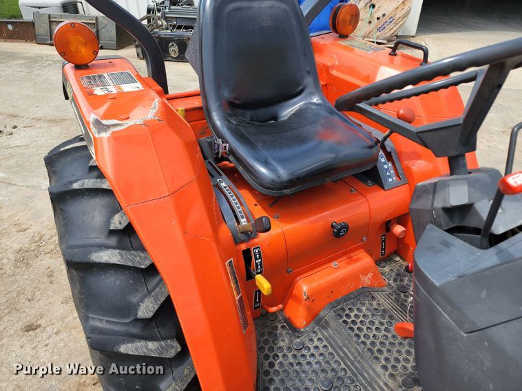 image for item JB9023 Kubota L3300 GST  MFWD tractor