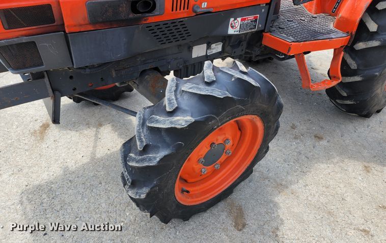 image for item JB9023 Kubota L3300 GST  MFWD tractor