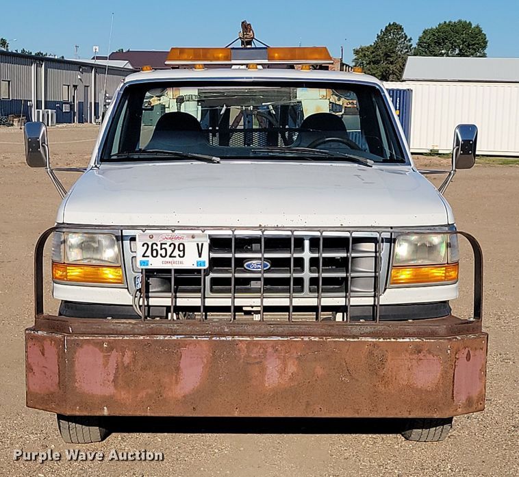 image for item JC9720 1997 Ford F450 Super Duty XLT  tow truck