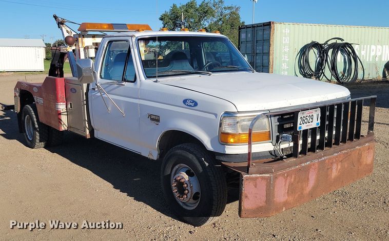 image for item JC9720 1997 Ford F450 Super Duty XLT  tow truck