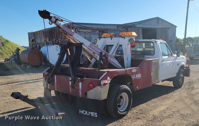 image for item JC9720 1997 Ford F450 Super Duty XLT  tow truck