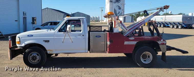 image for item JC9720 1997 Ford F450 Super Duty XLT  tow truck