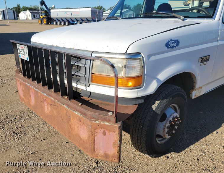 image for item JC9720 1997 Ford F450 Super Duty XLT  tow truck