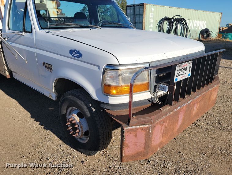 image for item JC9720 1997 Ford F450 Super Duty XLT  tow truck