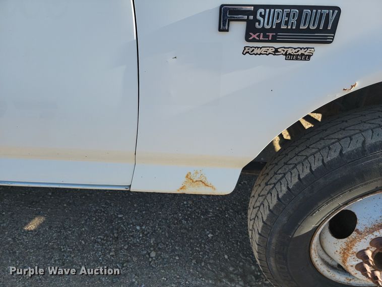 image for item JC9720 1997 Ford F450 Super Duty XLT  tow truck