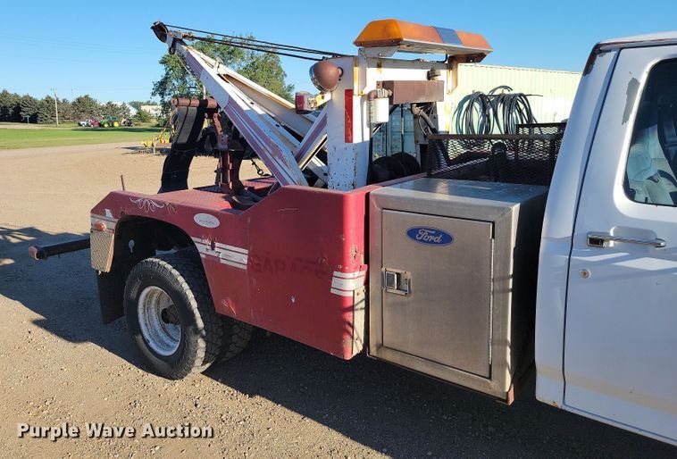 image for item JC9720 1997 Ford F450 Super Duty XLT  tow truck