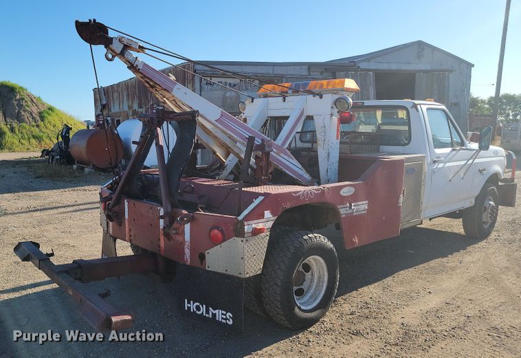 image for item JC9720 1997 Ford F450 Super Duty XLT  tow truck