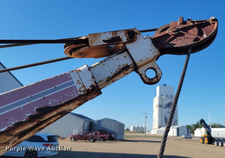 image for item JC9720 1997 Ford F450 Super Duty XLT  tow truck