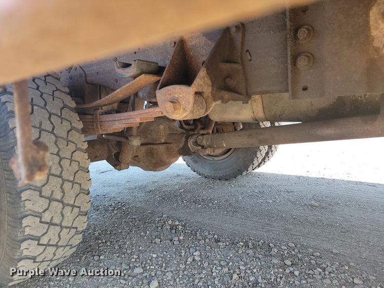 image for item JC9720 1997 Ford F450 Super Duty XLT  tow truck