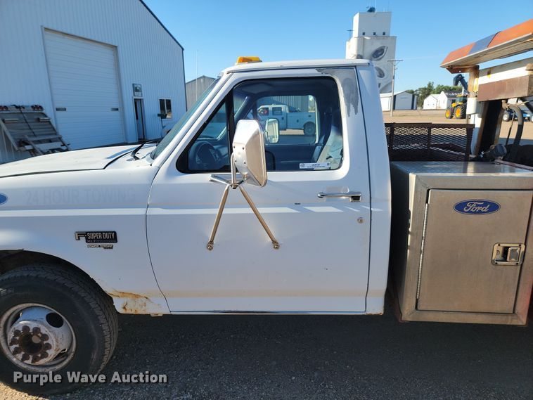 image for item JC9720 1997 Ford F450 Super Duty XLT  tow truck