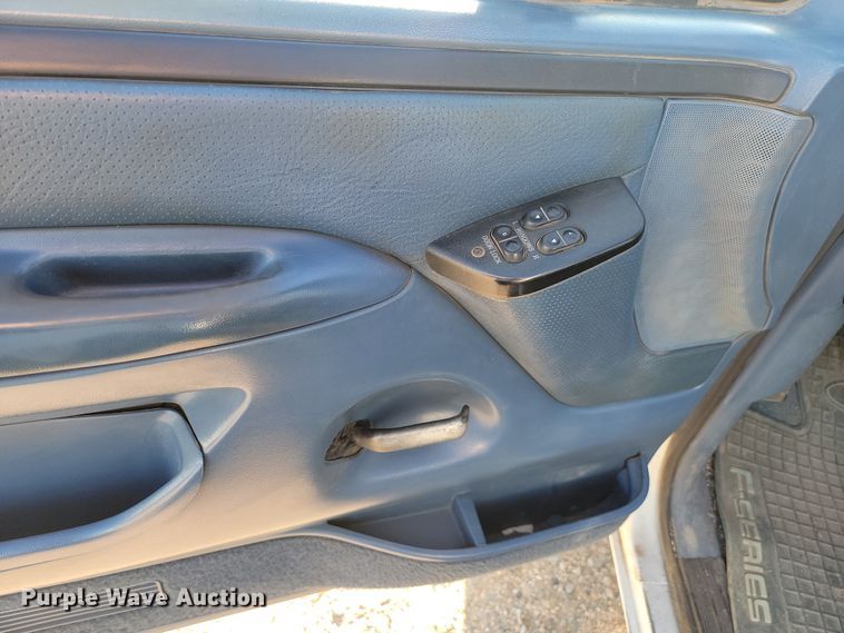 image for item JC9720 1997 Ford F450 Super Duty XLT  tow truck