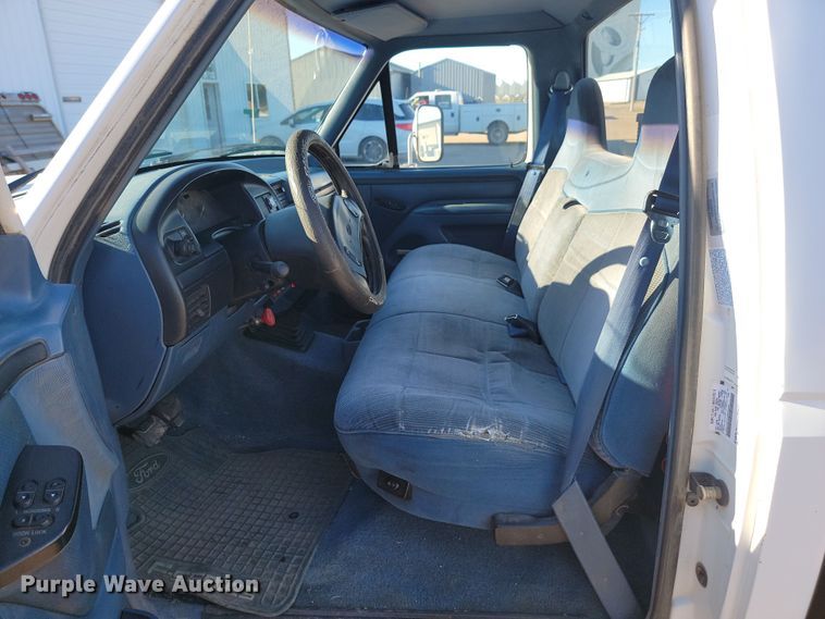 image for item JC9720 1997 Ford F450 Super Duty XLT  tow truck