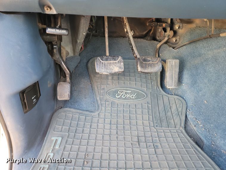 image for item JC9720 1997 Ford F450 Super Duty XLT  tow truck