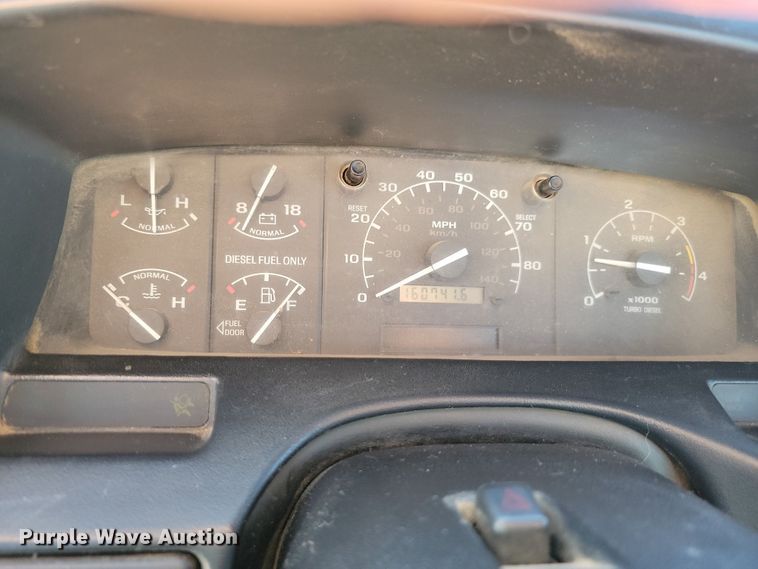 image for item JC9720 1997 Ford F450 Super Duty XLT  tow truck