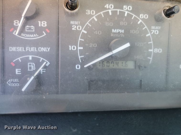 image for item JC9720 1997 Ford F450 Super Duty XLT  tow truck