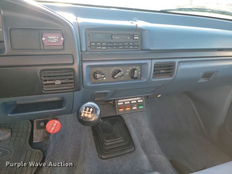 image for item JC9720 1997 Ford F450 Super Duty XLT  tow truck