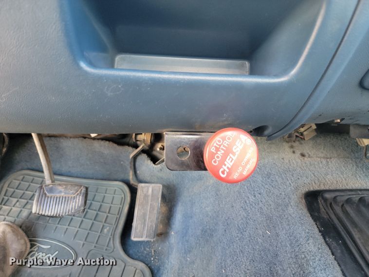 image for item JC9720 1997 Ford F450 Super Duty XLT  tow truck