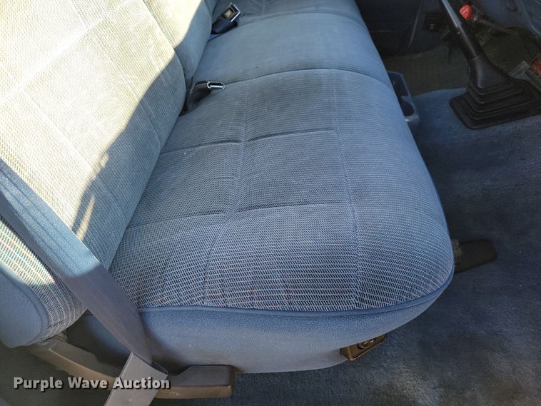 image for item JC9720 1997 Ford F450 Super Duty XLT  tow truck