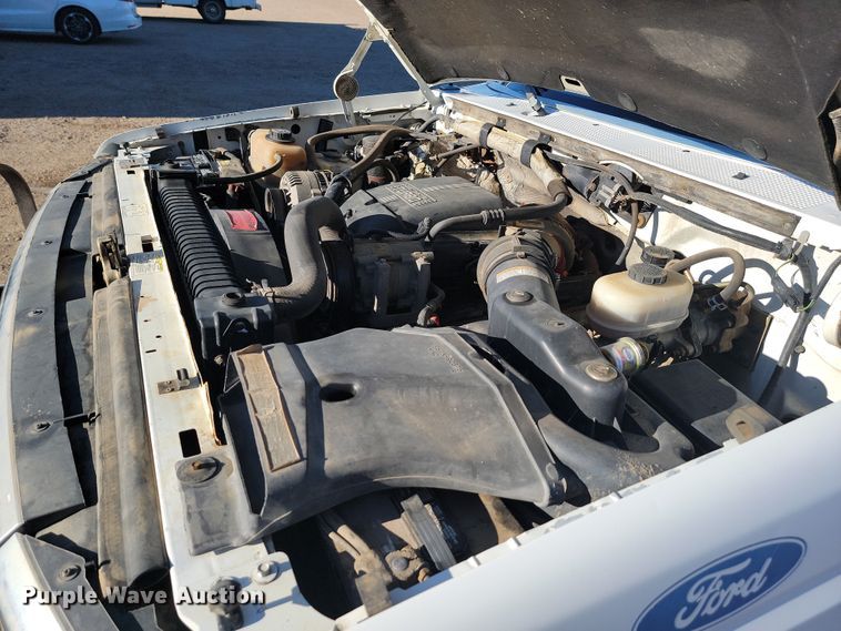 image for item JC9720 1997 Ford F450 Super Duty XLT  tow truck