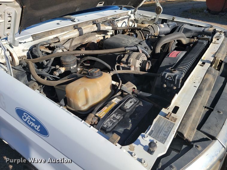 image for item JC9720 1997 Ford F450 Super Duty XLT  tow truck