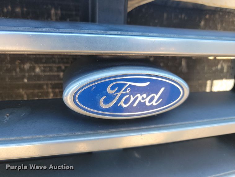 image for item JC9720 1997 Ford F450 Super Duty XLT  tow truck