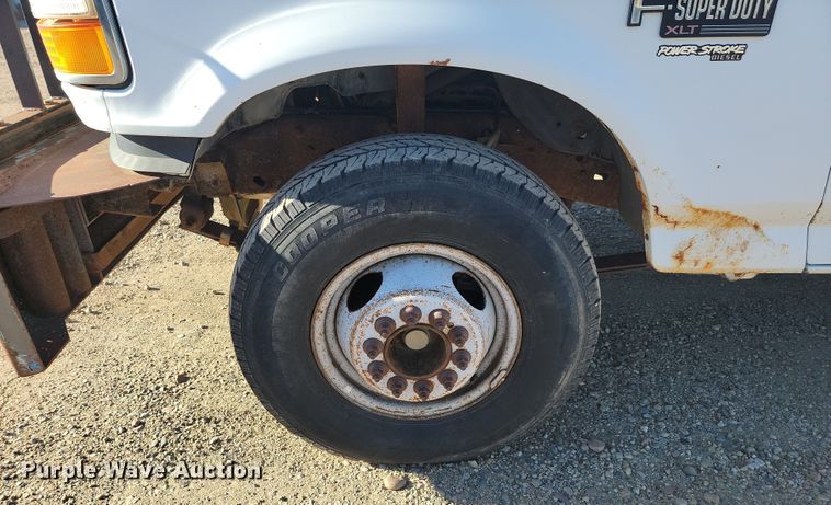 image for item JC9720 1997 Ford F450 Super Duty XLT  tow truck