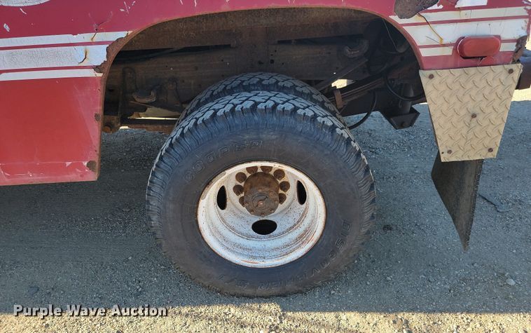 image for item JC9720 1997 Ford F450 Super Duty XLT  tow truck