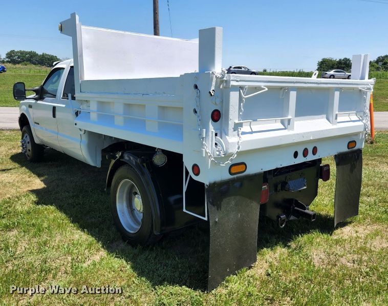 image for item JM9001 2003 Ford F550 Super Duty XL  dump truck