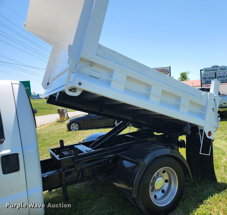 image for item JM9001 2003 Ford F550 Super Duty XL  dump truck