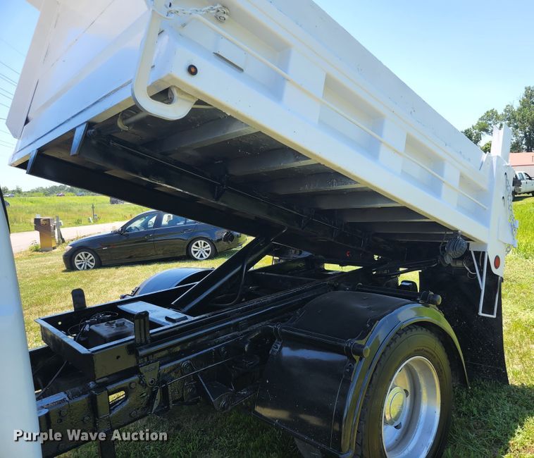 image for item JM9001 2003 Ford F550 Super Duty XL  dump truck