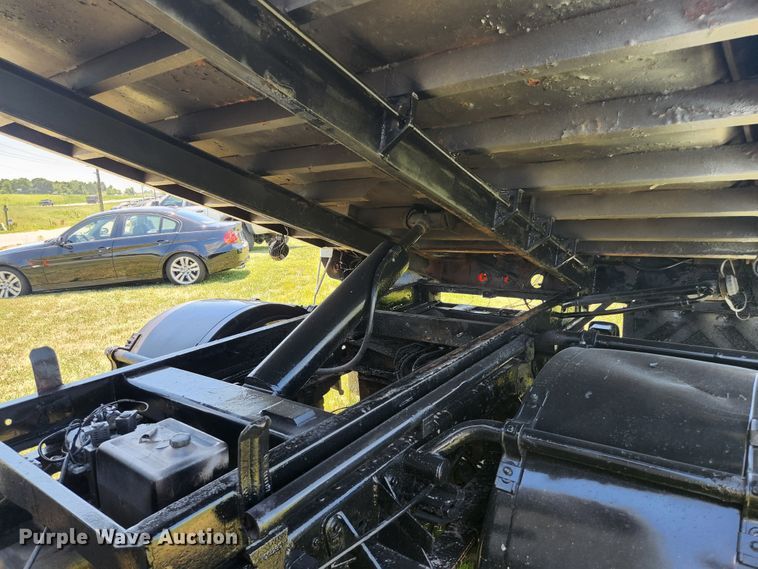 image for item JM9001 2003 Ford F550 Super Duty XL  dump truck