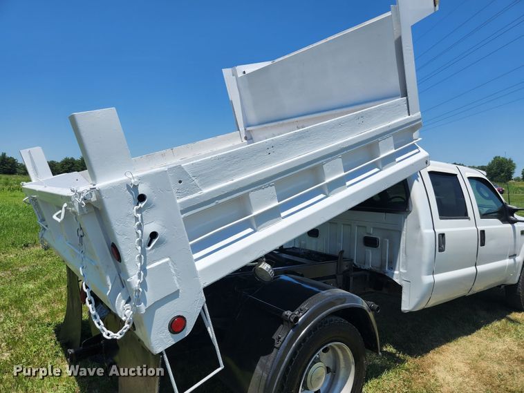 image for item JM9001 2003 Ford F550 Super Duty XL  dump truck