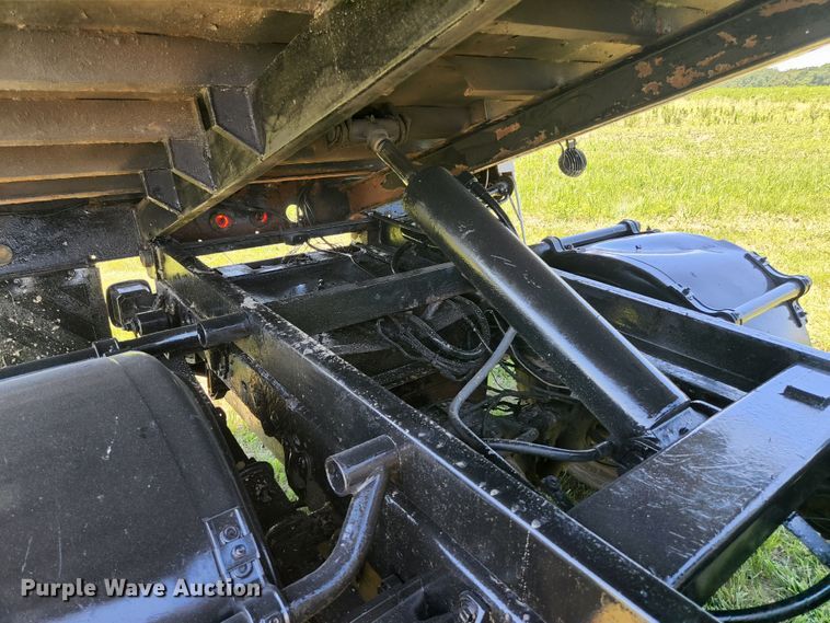 image for item JM9001 2003 Ford F550 Super Duty XL  dump truck