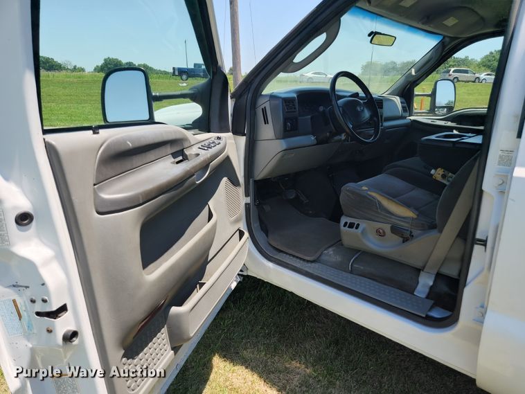 image for item JM9001 2003 Ford F550 Super Duty XL  dump truck