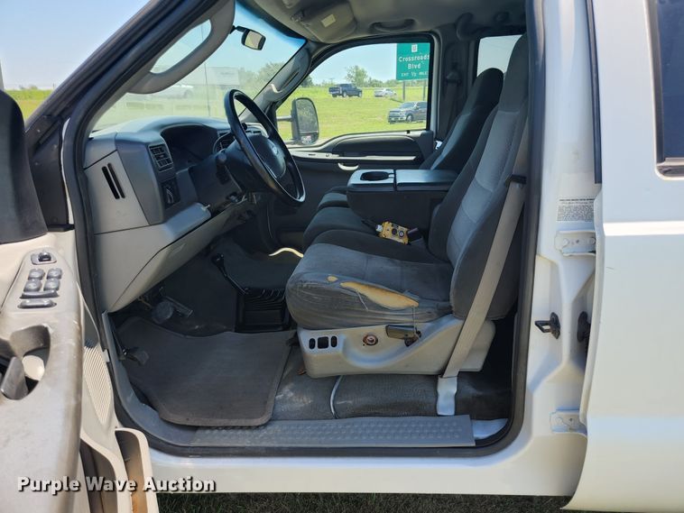 image for item JM9001 2003 Ford F550 Super Duty XL  dump truck