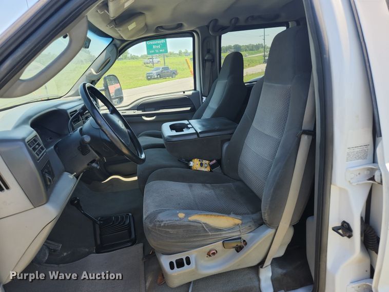 image for item JM9001 2003 Ford F550 Super Duty XL  dump truck