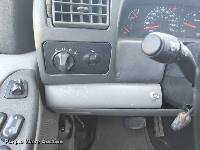 image for item JM9001 2003 Ford F550 Super Duty XL  dump truck