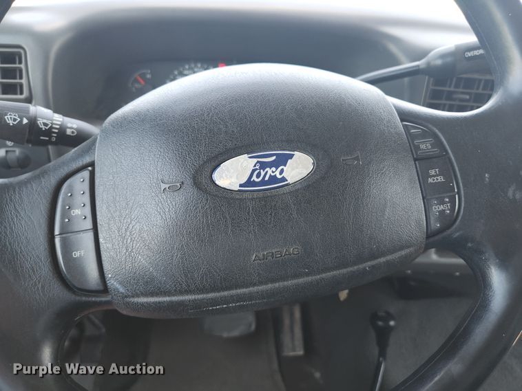 image for item JM9001 2003 Ford F550 Super Duty XL  dump truck