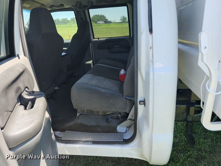 image for item JM9001 2003 Ford F550 Super Duty XL  dump truck