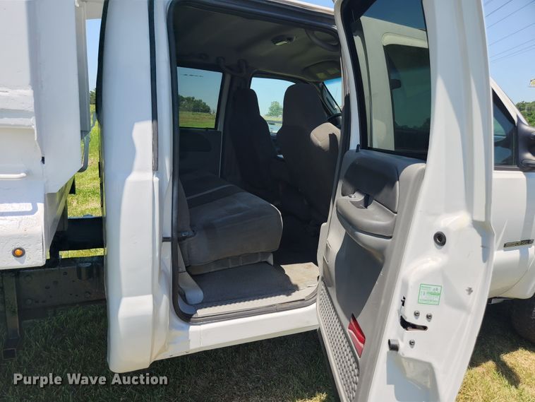 image for item JM9001 2003 Ford F550 Super Duty XL  dump truck