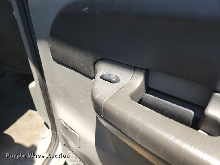 image for item JM9001 2003 Ford F550 Super Duty XL  dump truck