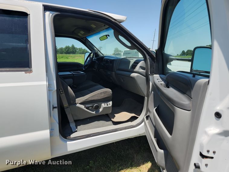 image for item JM9001 2003 Ford F550 Super Duty XL  dump truck