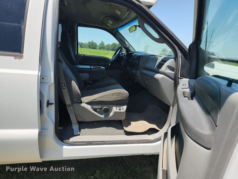 image for item JM9001 2003 Ford F550 Super Duty XL  dump truck