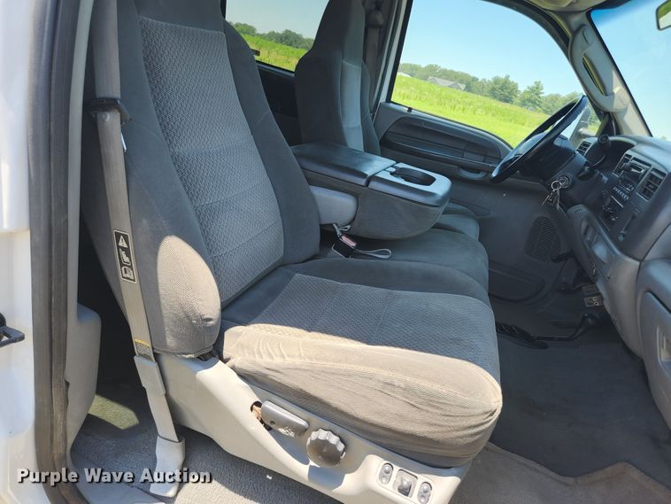 image for item JM9001 2003 Ford F550 Super Duty XL  dump truck