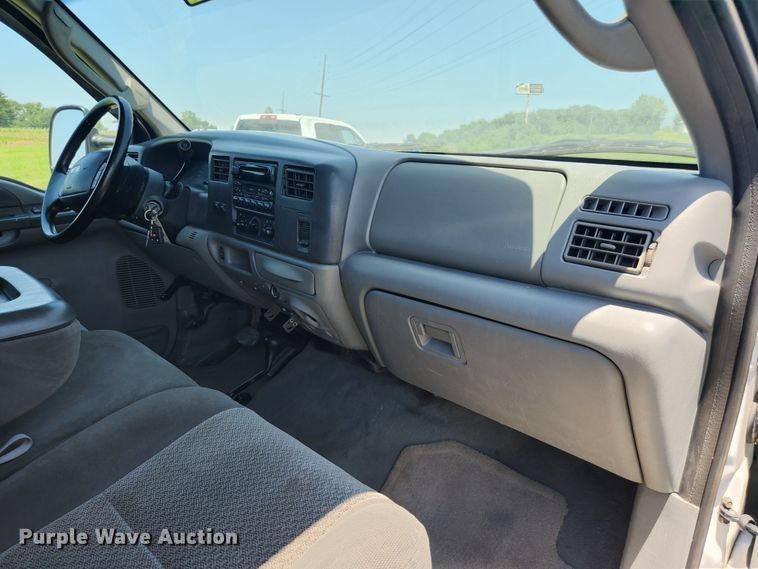 image for item JM9001 2003 Ford F550 Super Duty XL  dump truck