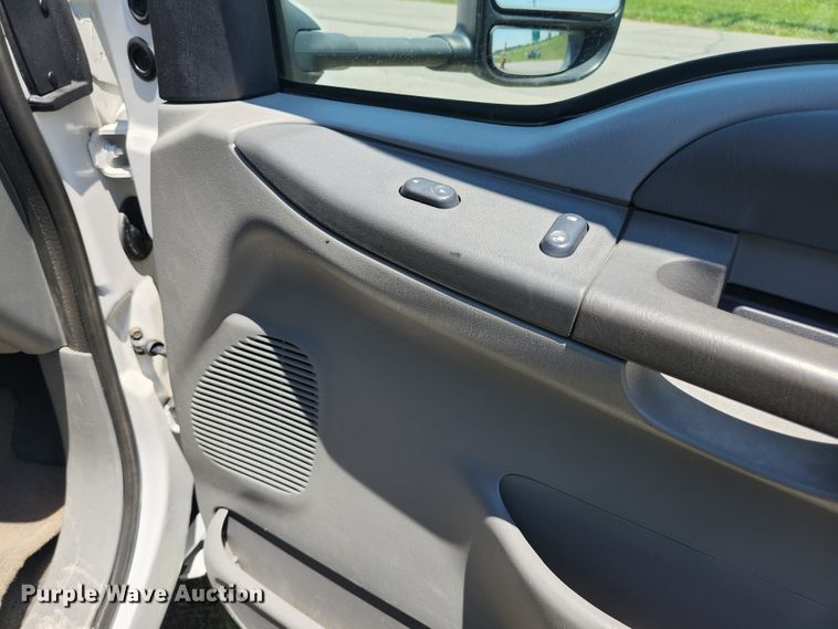 image for item JM9001 2003 Ford F550 Super Duty XL  dump truck