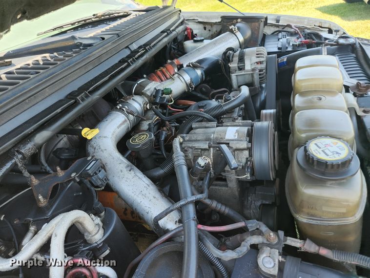 image for item JM9001 2003 Ford F550 Super Duty XL  dump truck