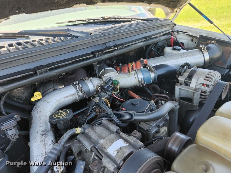 image for item JM9001 2003 Ford F550 Super Duty XL  dump truck