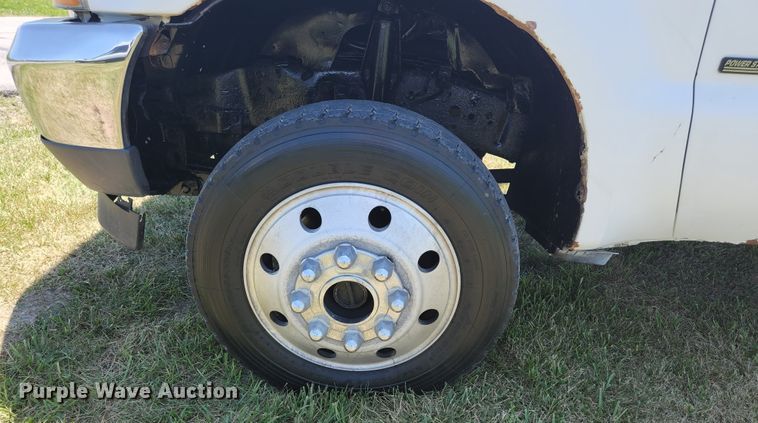 image for item JM9001 2003 Ford F550 Super Duty XL  dump truck