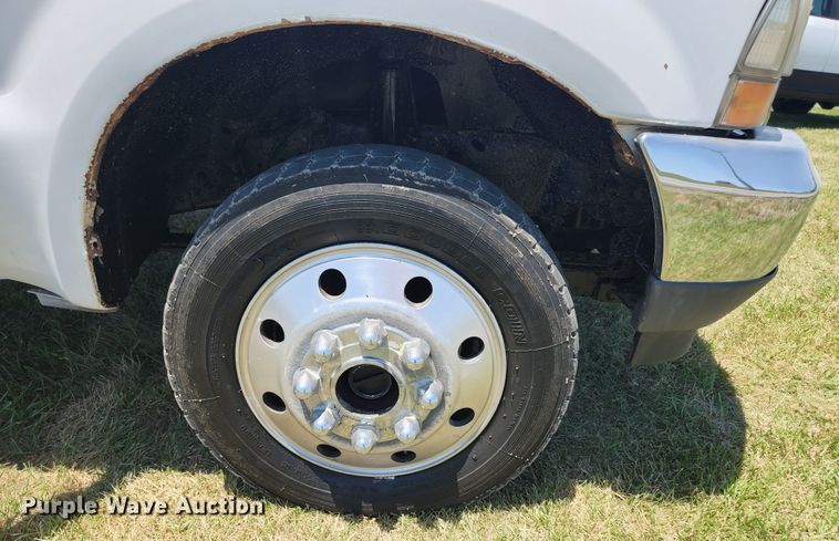 image for item JM9001 2003 Ford F550 Super Duty XL  dump truck